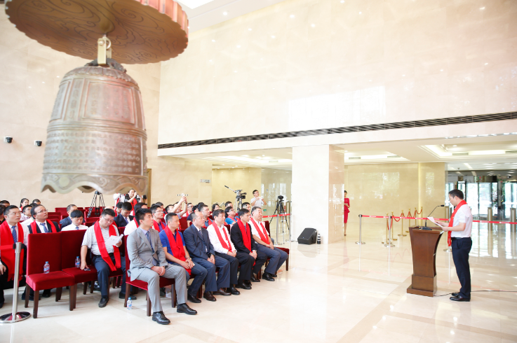 董事长薛志成在挂牌仪式上发言